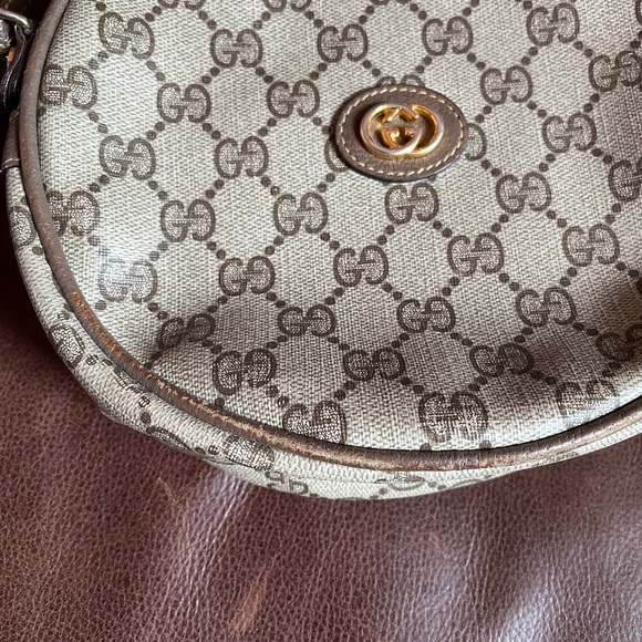 Vintage Gucci Canteen Crossbody - ➡️ main callout strap stays curled ⬅️ - Picture 10 of 14